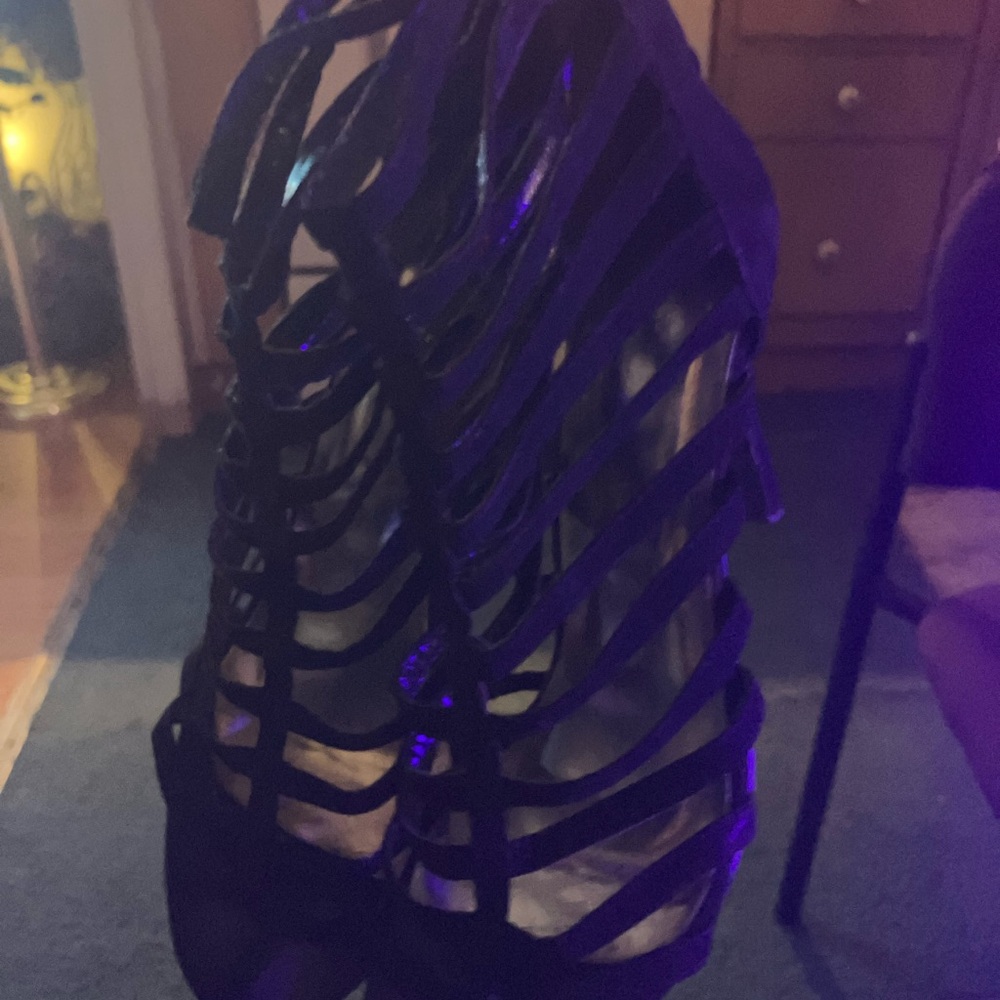 Chic Strappy Black Heels